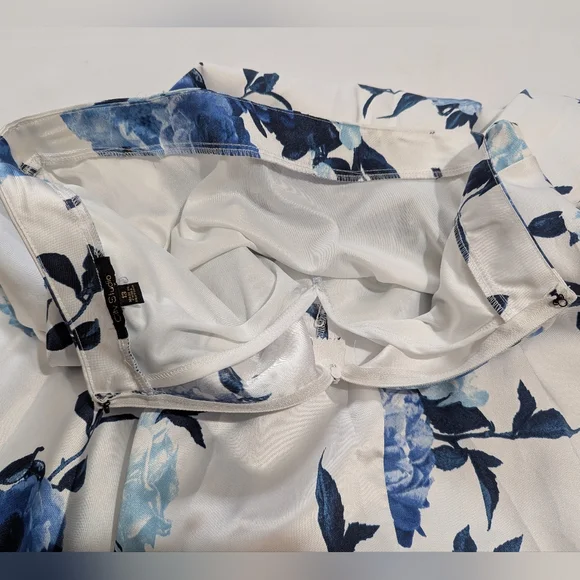 City Studio 2 Piece Lace Peekaboo A-Lined Flyaway Formal Gown W/ Pockets - Picture 10 of 14